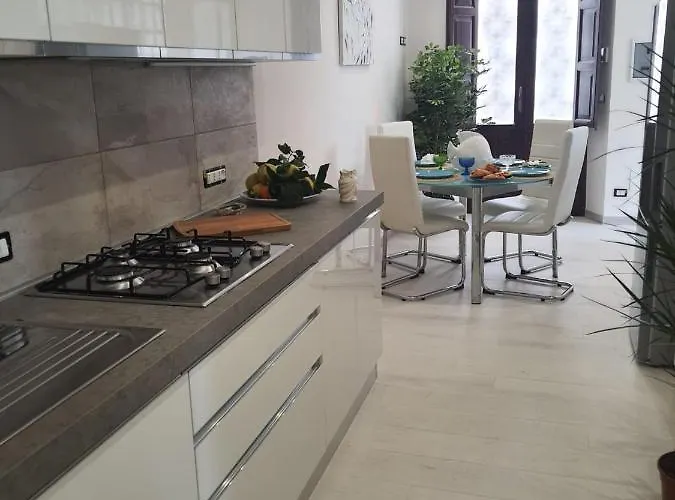 Via Lombardo Giardini Naxos