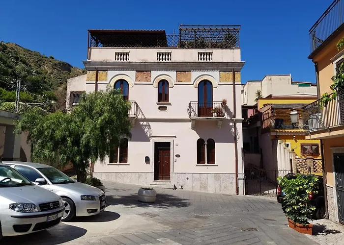 Via Lombardo Giardini Naxos